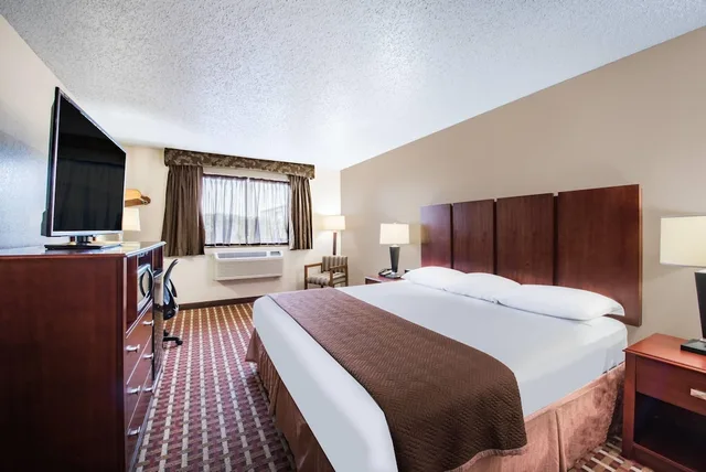 Standard, King Bed, Super 8 by Wyndham Harlingen TX 3/7