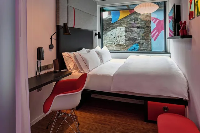 Room, King Bed, citizenM Dublin St Patricks 8/10