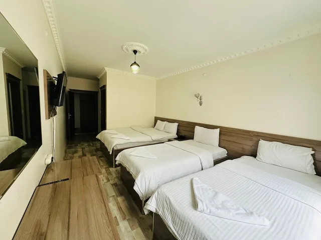 غرفة عائلية رباعية بسرير كوين وسريرين منفصلين، Toprak Hotel 1/3