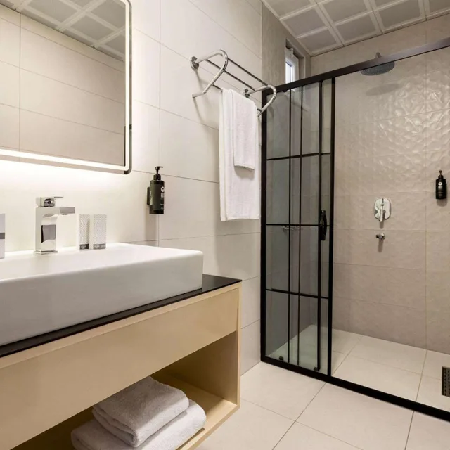 غرفة ديلوكس بشرفة، Operla Airport Hotels, Trademark Collection by Wyndham 7/7