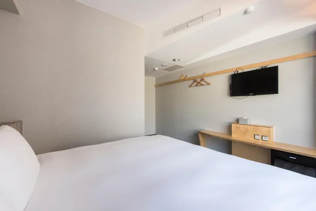 غرفة سوبيريور بسرير كينج وسرير كوين، Sparrow Hotel 3/3