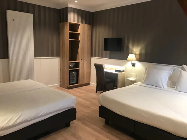 غرفة قياسية رباعية، The Golden Tree Hotel 2/3