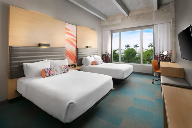 Savvy, Guest Room, 2 Queen Beds، ALOFT MIAMI AIRPORT 2/4