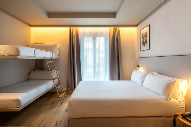 غرفة قياسية رباعية، Petit Palace Preciados 7/10