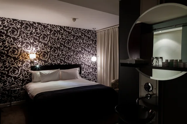2 Bedrooms, Penthouse, Apartment, 2 King Beds, Colosseum Hotel 7/10