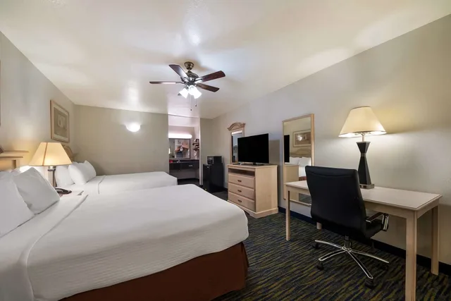 غرفة بسريرين كوين للمدخنين، SureStay Hotel by Best Western Falfurrias 5/6