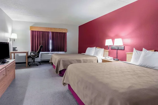 Standard, 2 Queen Beds, Rodeway Inn Hesston, KS 4/10