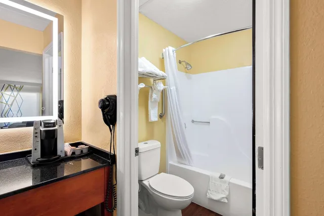 غرفة قياسية بسريرين مزدوجين يُسمح فيها بالحيوانات الأليفة، Best Western Corbin Inn 8/9