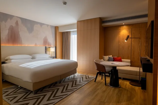 غرفة قياسية بسرير كينج بإطلالة على المدينة، Cappadocia Marriott Hotel 2/4