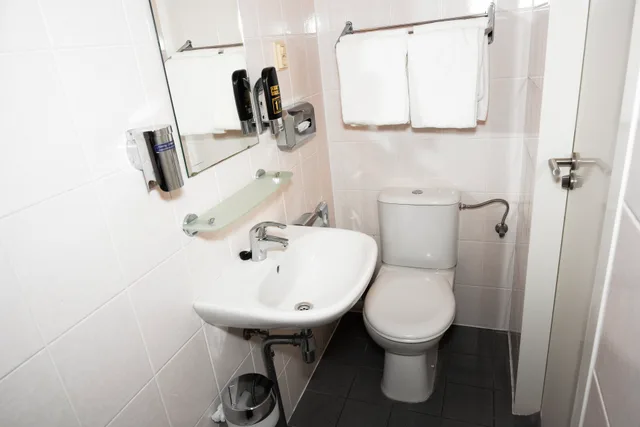 Mixed Dorm, 4 Beds, Amsterdam Teleport Hotel 2/2