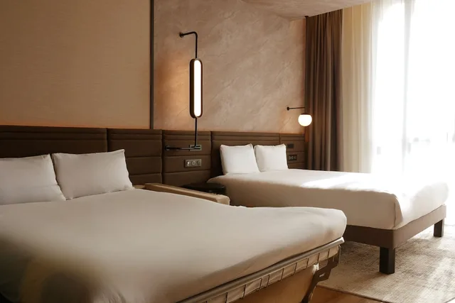 غرفة تنفيذية رباعية بسرير كوين وسرير بطابقين، Novotel Rouen Centre Cathedrale 2/8