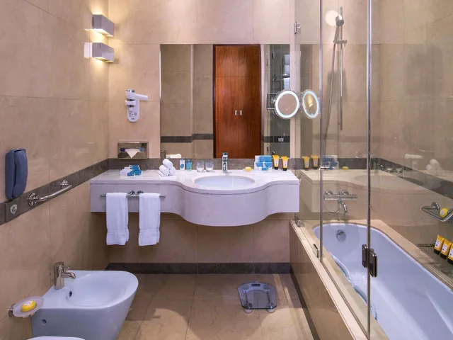 غرفة بريميوم بسرير كينج بإطلالة على المدينة، La Cigale Hotel 7/8
