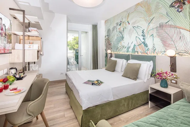 Room, Triple, Life Hotel 7/10