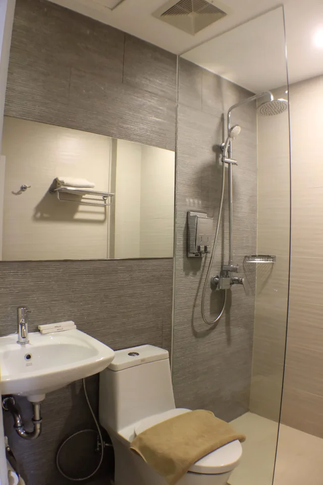 غرفة ديلوكس بسرير كوين، Hotel Laksana Solo Managed by Dafam 6/7