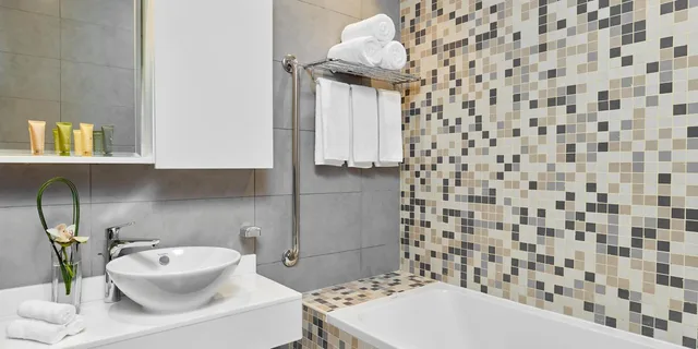 جناح بسرير كينج بإطلالة على البحر بغرفة نوم واحدة يُسمح فيها بالحيوانات الأليفة، Staybridge Suites Doha Lusail 7/10