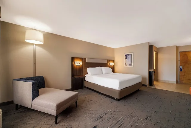 غرفة قياسية بسرير كينج، Holiday Inn Express Hotel Suites the Villages 6/10