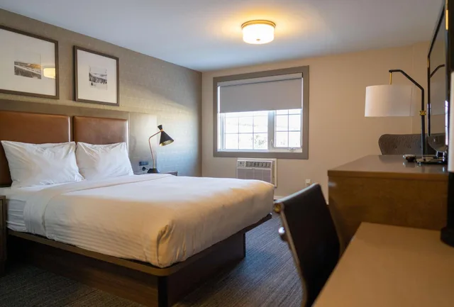 Suite, Queen Bed, Sofa, Best Western Gold Rush Inn 2/7