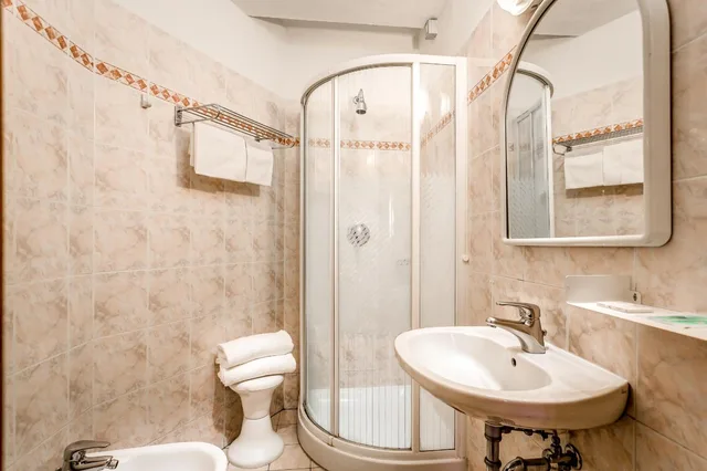 غرفة ثلاثية، Hotel Arno Bellariva 6/6