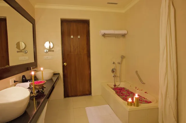 جناح صغير بسرير كوين، THE HADOTI PALACE BUNDI 10/10