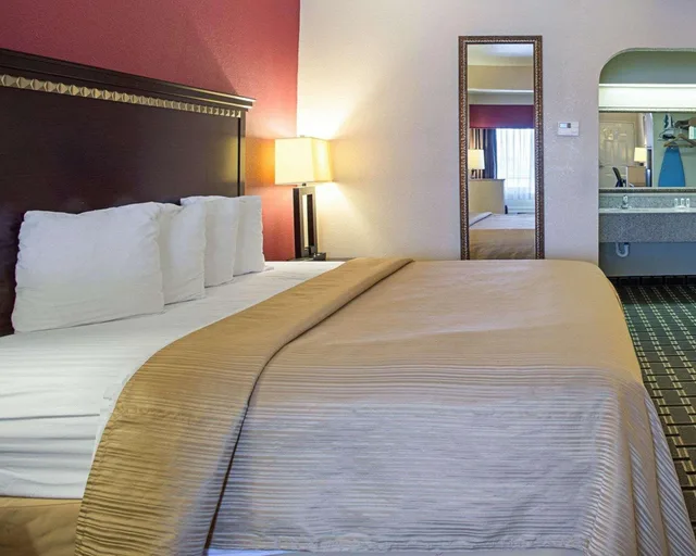 غرفة بسرير مزدوج، Quality Inn Southaven - Memphis South 6/8