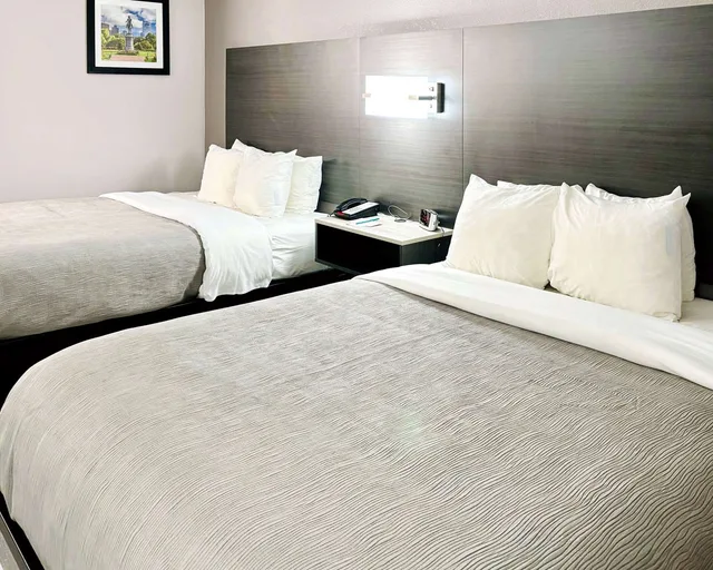 Room, 2 Queen Beds, Quality Inn Raynham - Taunton 3/9