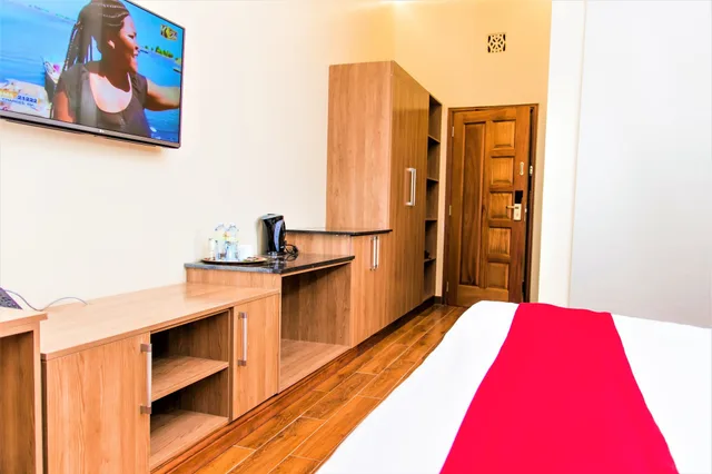 غرفة ديلوكس بسرير كوين، Verona Hotel Nairobi 2/2