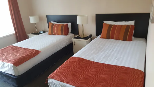 Downstairs, King and Twin Beds، Centre Point Mid City Motor Inn 4/6
