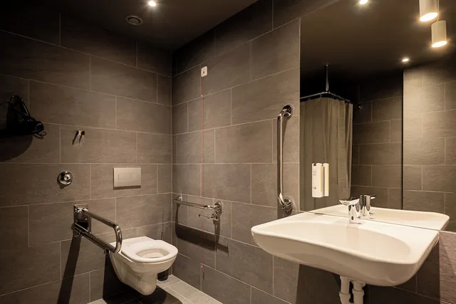 غرفة بسرير مزدوج لذوي الإعاقة، Zleep Hotel Zurich - Kloten 3/6
