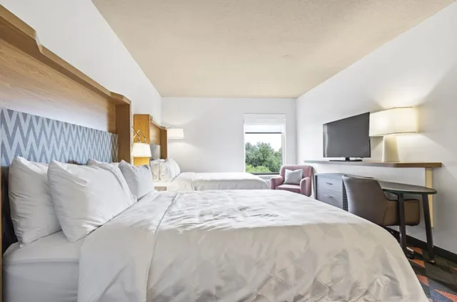 غرفة قياسية بسرير كوين، Holiday Inn St. Petersburg West 1/10