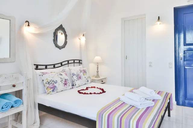 غرفة قياسية بسريرين منفصلين بإطلالة على البحر، Agnadi Villa 1/10