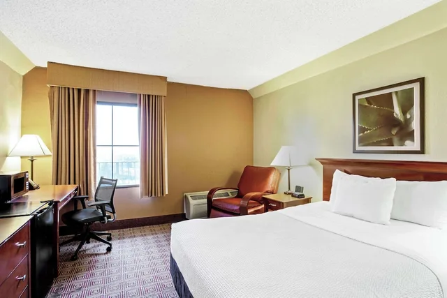 غرفة بسرير كوين، La Quinta Inn & Suites by Wyndham Stamford / New York City 1/8