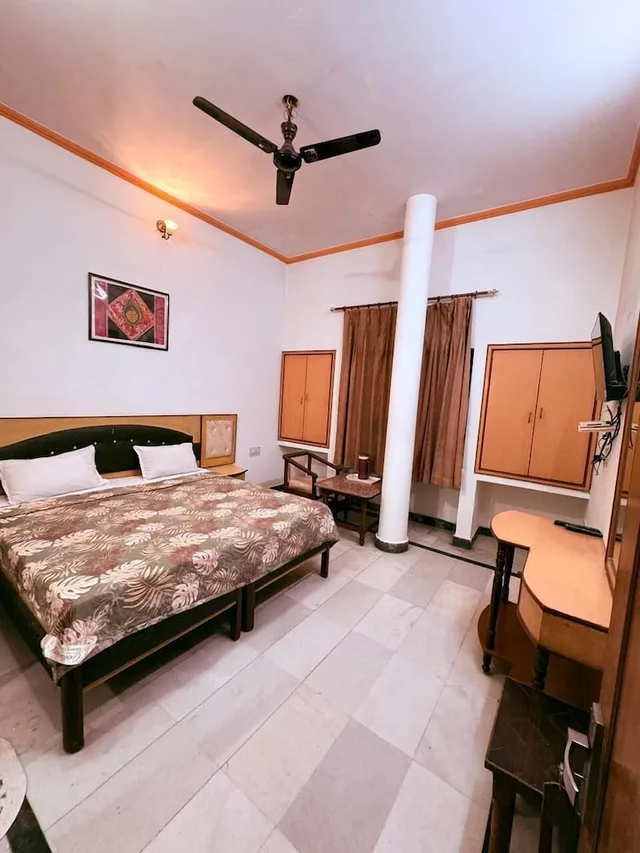 Standard, King Bed, TAJ PLAZA HOTEL 2/10