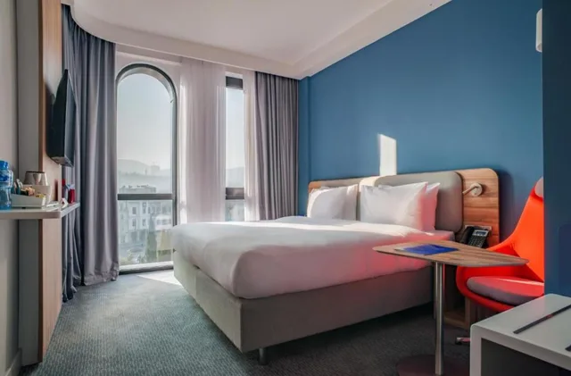 غرفة بسرير كينج بإطلالة على المدينة، Holiday Inn Express Tbilisi Avlabari, an IHG Hotel 4/4
