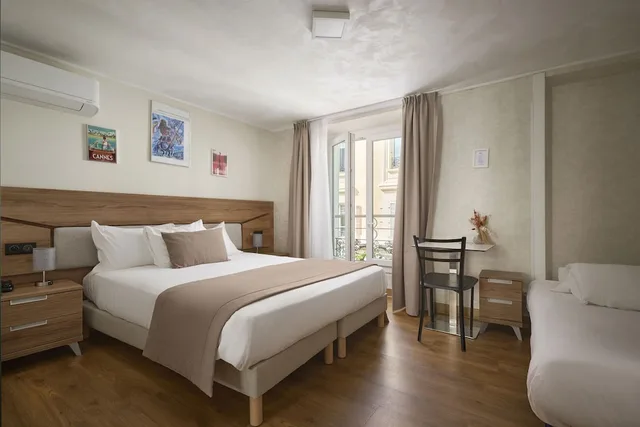 غرفة ثلاثية بسرير مزدوج وسرير فردي، Hotel Des Congres Et Festivals 6/10