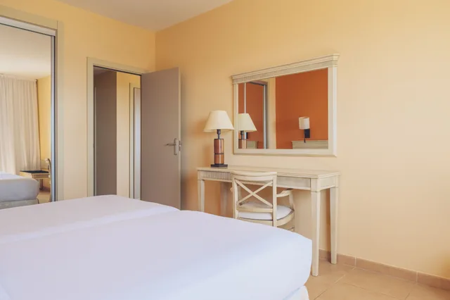 جناح عائلي بسريرين مزدوجين مع أريكة، Iberostar Waves Gaviotas Park 6/10