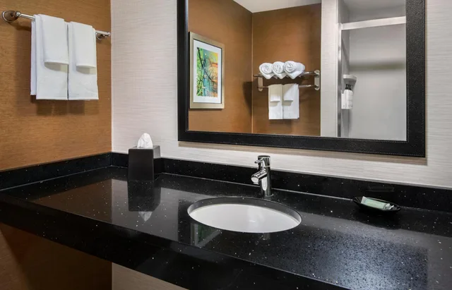 غرفة بسريرين مزدوجين، Fairfield Inn Suites Dover 1/2