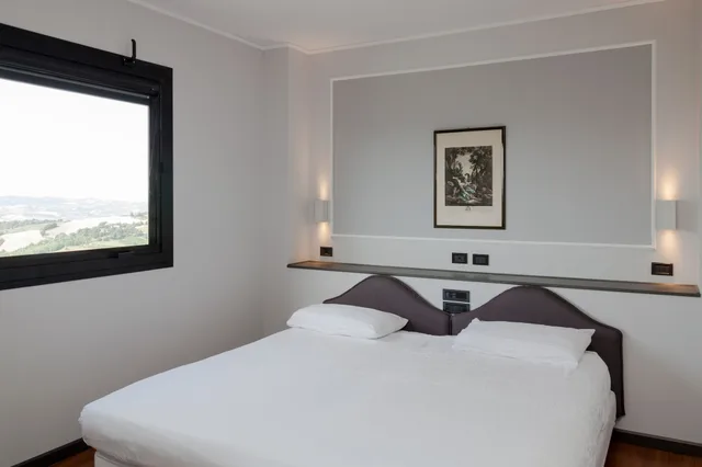 Deluxe, Twin Beds, Hill View، Mamiani Hotel 3/8