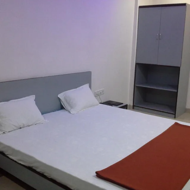 Deluxe, Double Bed, Hotel Galaxy's Vaibhav 2/4