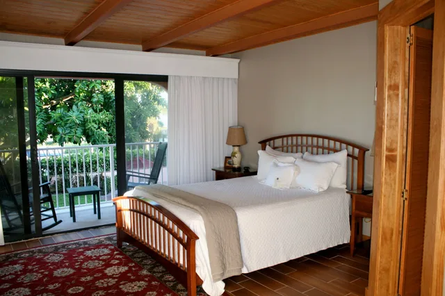 Standard, Pool View, Garden Area، INN AT COCOA BEACH 2/4
