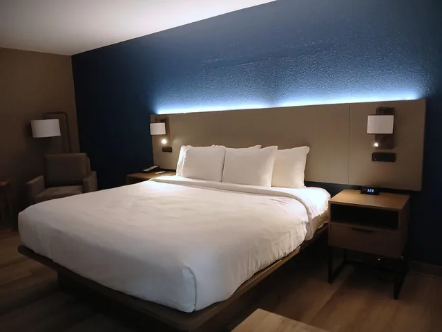 Elite, King Bed, Ground Floor, Comfort Inn Marion NC 4/10