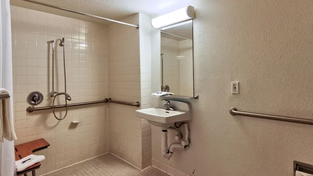 غرفة ديلوكس بسرير مزدوج لذوي الإعاقة، Motel6 Chico, CA 5/5