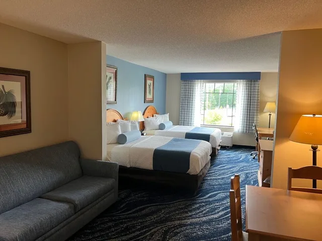 جناح بريميوم بسريرين كوين بإطلالة على البحيرة مع أريكة، The Lodge On Lake Oconee 1/1