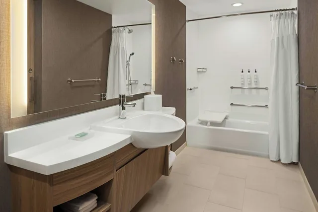 جناح بسريرين كوين مع سرير سحّاب إضافي، SpringHill Suites by Marriott Eau Claire 5/6