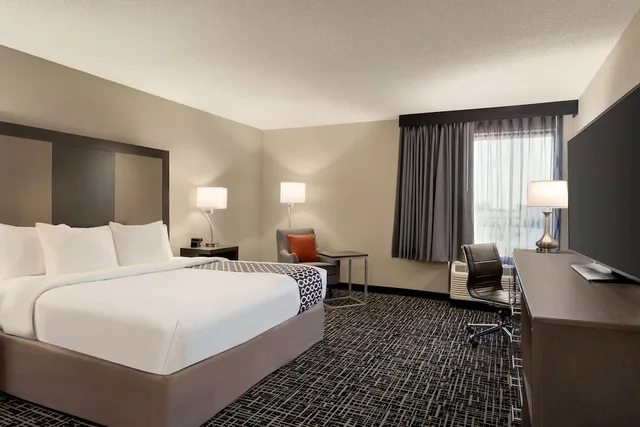 Room, King Bed, Accessible, La Quinta Inn & Suites by Wyndham St Louis Route 66 1/2