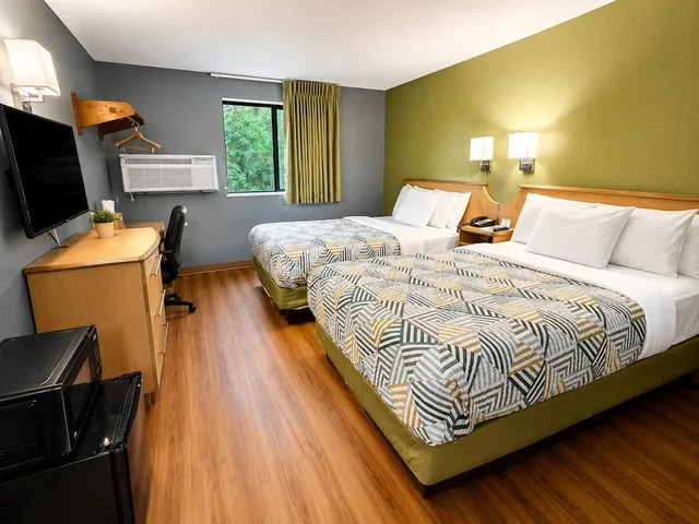 غرفة قياسية بسريرين مزدوجين بمطبخ، Motel6 Morehead, KY 2/7