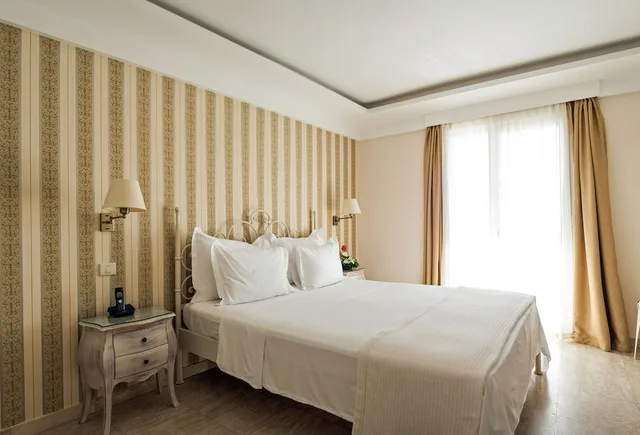 غرفة بسرير كوين بإطلالة على البحر بشرفة، Hotel Azimut 1/4