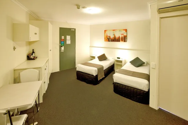 غرفة سوبيريور بسريرين منفصلين بشرفة، Atlantic Tower Motor Inn 3/4
