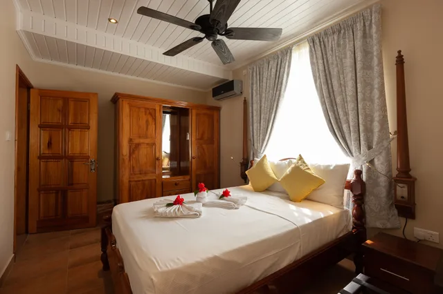 فيلا عائلية بسرير كوين وسريرين مزدوجين بـ3 غرف نوم، Villa Aya 1/2