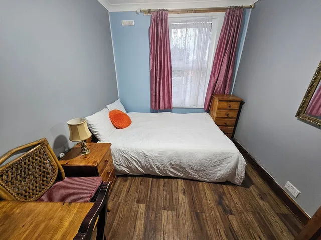 Standard Double Room - Shared، SnoozeDen Wellesley - Near to Slough Station 1/9