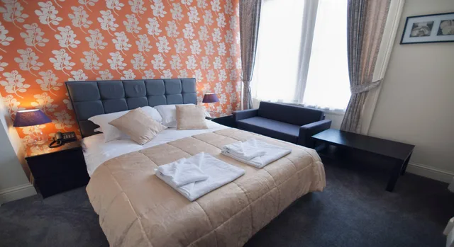 جناح جونيور، Palmerston Suites 1/3